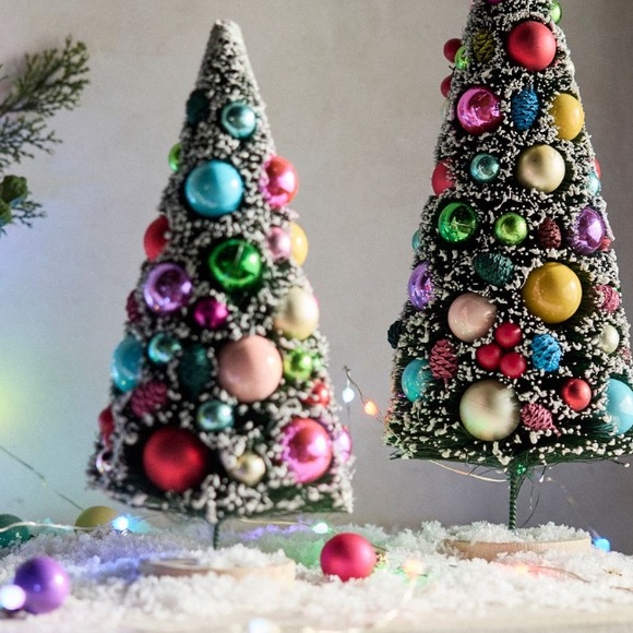 Set of two Snowy decorated Christmas brush tree - Picture 2 of 9